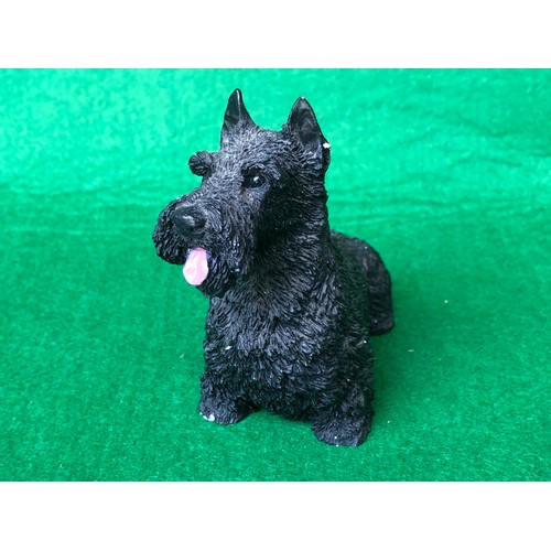 1405 - Castagna Resin dog figurine