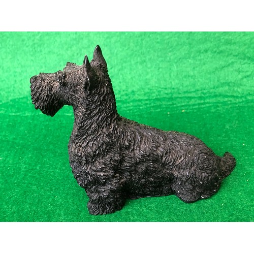 1405 - Castagna Resin dog figurine
