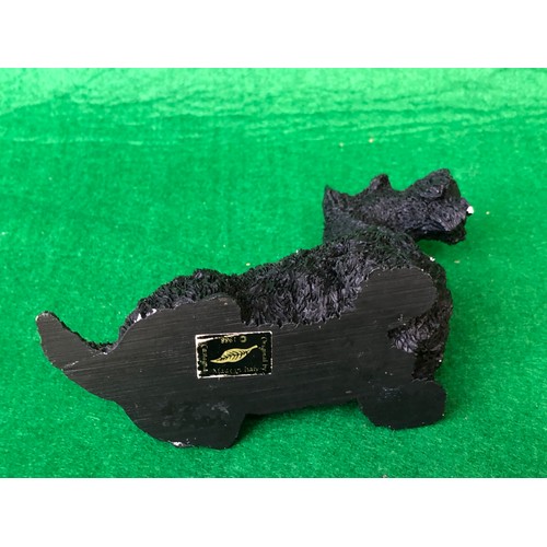 1405 - Castagna Resin dog figurine