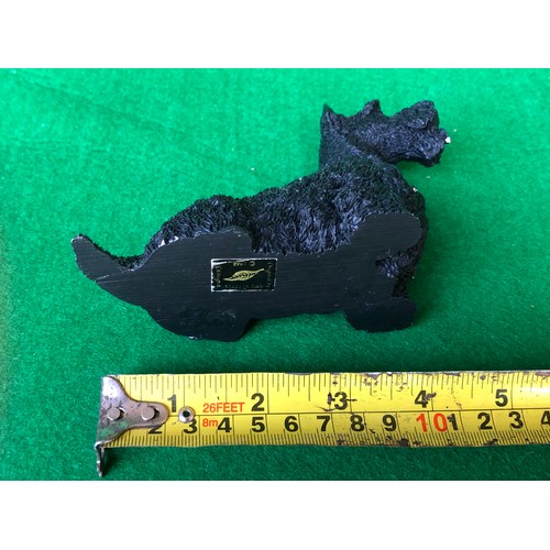 1405 - Castagna Resin dog figurine