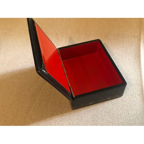 1414 - A beautiful Palekh Russian lacquered painted cigarette box with warrior riding a horse in full armou... 