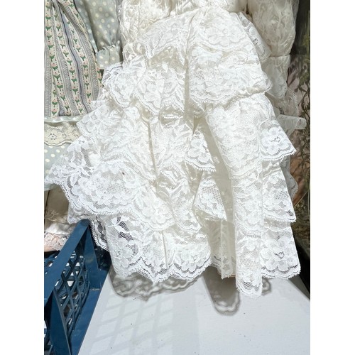 1431 - Porcelain collectors dolls