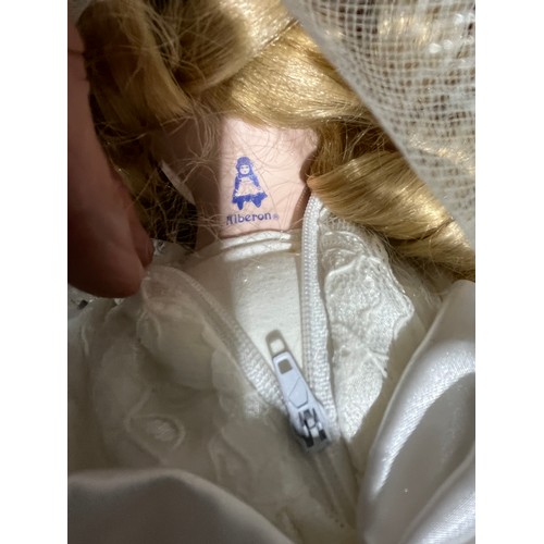 1431 - Porcelain collectors dolls