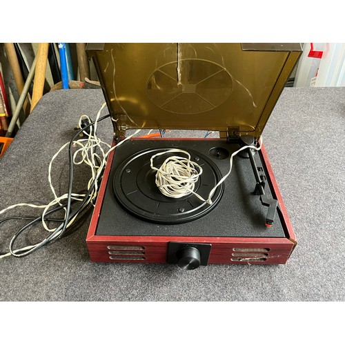 1456 - Record deck with internal speakers. Damage to lid