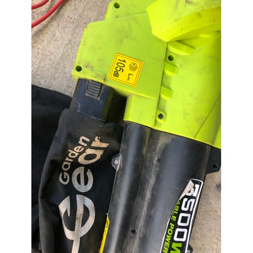 1497 - Leaf blower and vacuum. Powerful mains electric