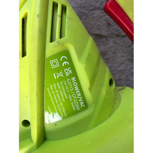 1497 - Leaf blower and vacuum. Powerful mains electric