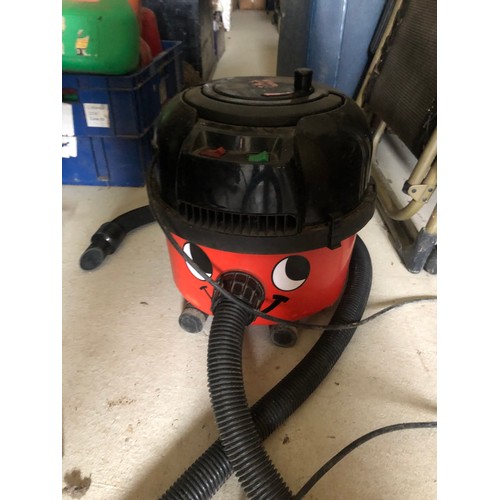 1505 - Henry vacuum cleaner bag-less