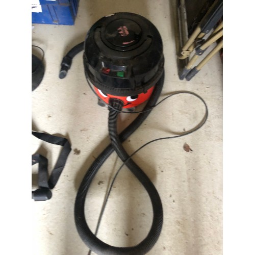 1505 - Henry vacuum cleaner bag-less