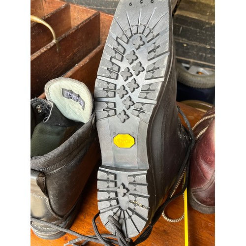 1522 - Vintage Ski boots