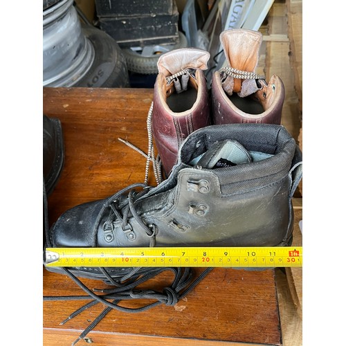1522 - Vintage Ski boots