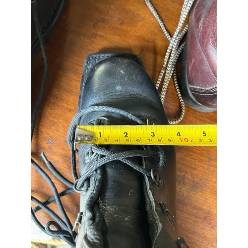 1522 - Vintage Ski boots