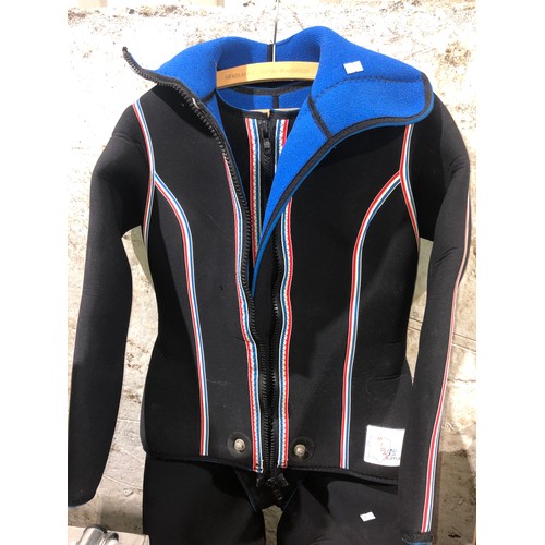 1562 - 2 piece Wet suit. Zip has some damage but still zips up.
