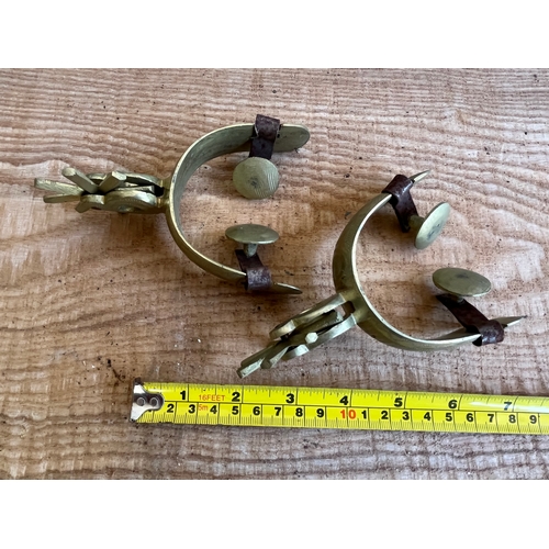 1586 - Brass spurs