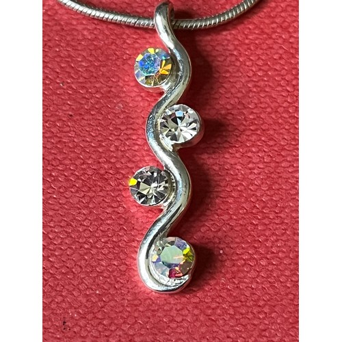 1690 - White metal pendant and chain