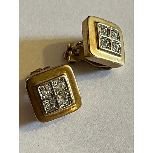 1720 - Yellow metal clip-on earrings