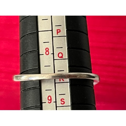 1743 - White metal costume jewellery ring. Marked S925. Size R