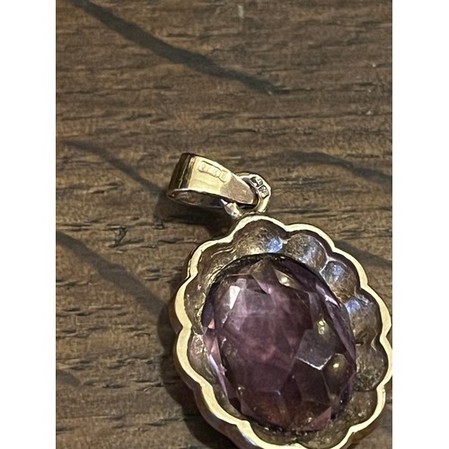 1762 - 9k gold Amethyst pendant 2.9g