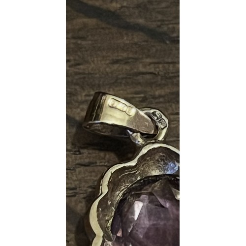 1762 - 9k gold Amethyst pendant 2.9g