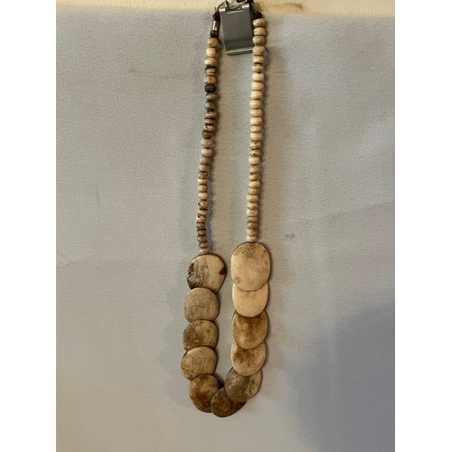 1834 - Bone necklace
