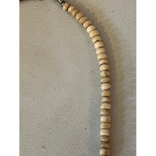 1834 - Bone necklace