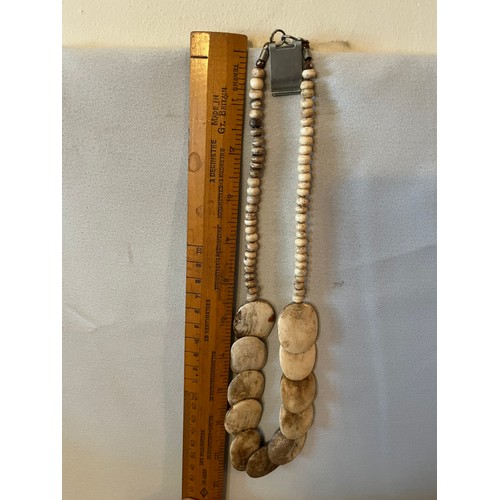 1834 - Bone necklace