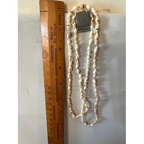 1837 - Shell necklace