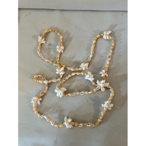 1838 - Shell necklace