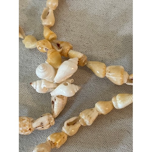 1838 - Shell necklace