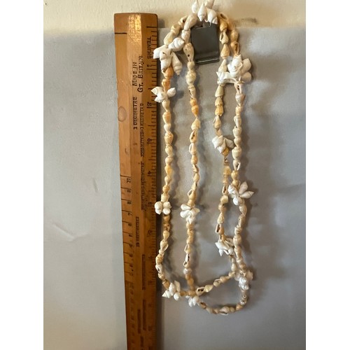 1838 - Shell necklace