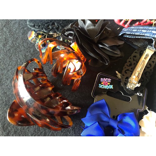 1879 - Costume Jewellery ref.023 - Selection of hair grips etc