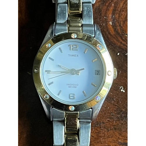 1885 - Timex Indiglo. 30 meters resistant