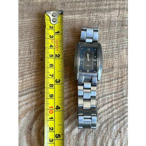 1897 - Quartz watch.