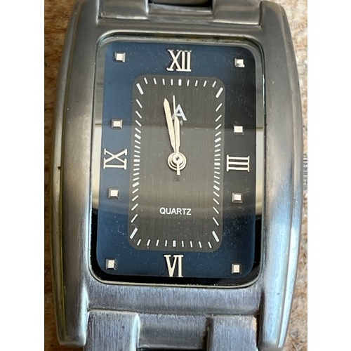 1897 - Quartz watch.