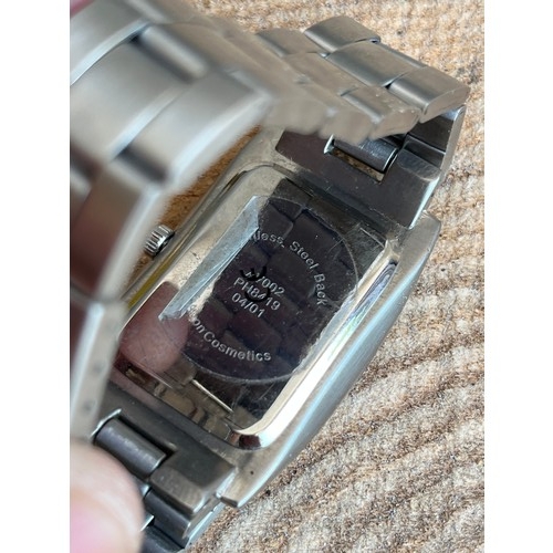 1897 - Quartz watch.