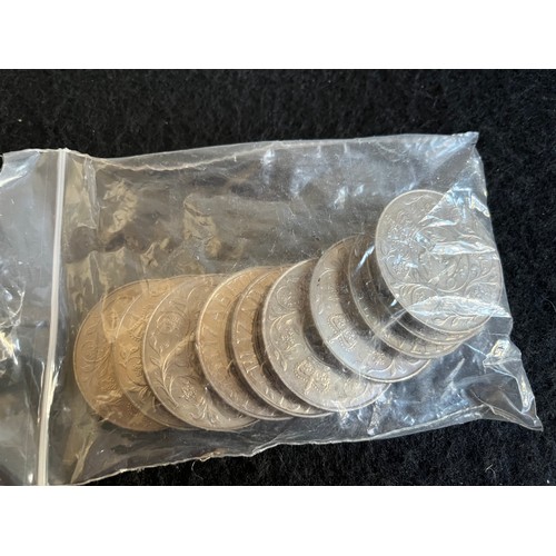 303 - 10 x Elizabeth 2, 25 year reign Jubilee, 1977 crowns.