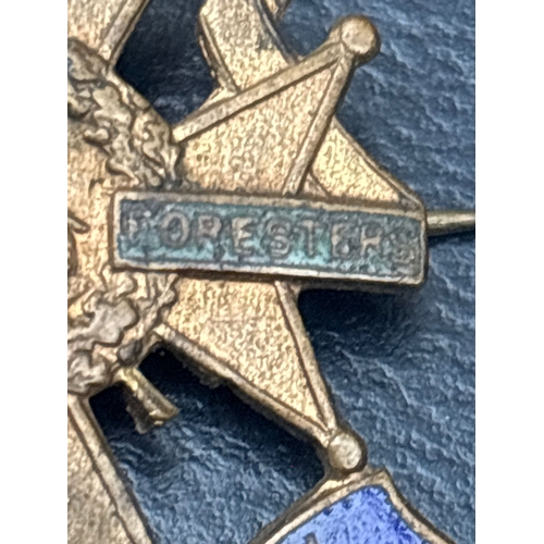 839 - Vintage Military Badge & Insignia Lot in Original Tin Includes a genuine WW1 Sherwood Foresters (Not... 