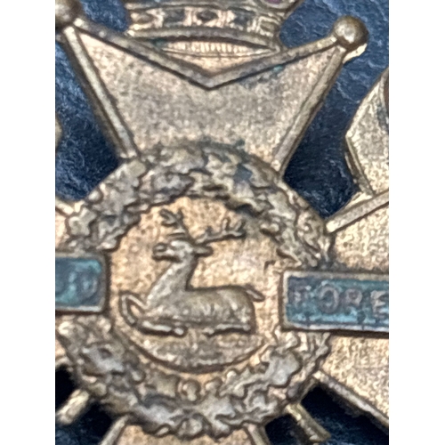 839 - Vintage Military Badge & Insignia Lot in Original Tin Includes a genuine WW1 Sherwood Foresters (Not... 