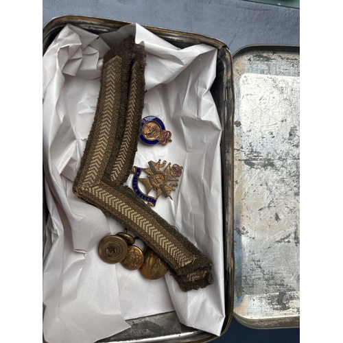 839 - Vintage Military Badge & Insignia Lot in Original Tin Includes a genuine WW1 Sherwood Foresters (Not... 