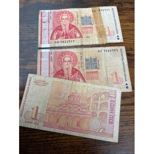 74 - Bulgaria Banknotes – 3 x 1 Lev Notes (1999 Issue) Small group of three Bulgarian 1 Lev banknotes fea... 
