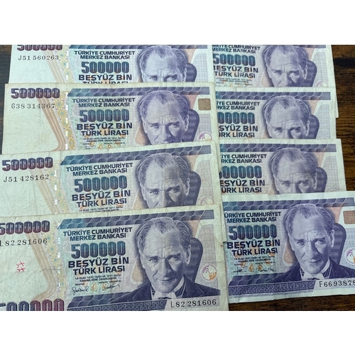 77 - Turkey Banknote Collection – 8 × 500,000 Lira Notes (Inflation Era) Group of 8 Turkish banknotes all... 