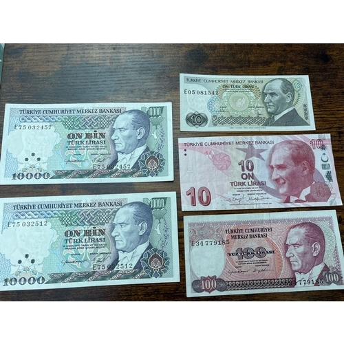 83 - Turkey Banknote Collection – 5 Notes (Mixed Denominations, Atatürk Series) Group of five Turkish ban... 