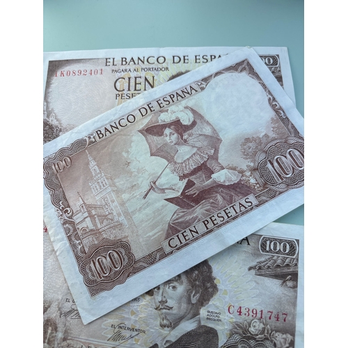 92 - Spain 100 Pesetas Banknotes – 3 Notes (1965 Issue).Group of Spanish Banco de España 100 Pesetas note... 