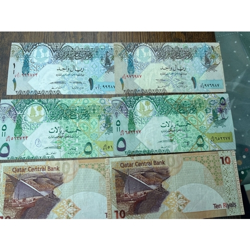 115 - Collection of Qatar banknotes comprising 1, 5 and 10 Riyal denominations, including duplicate exampl... 