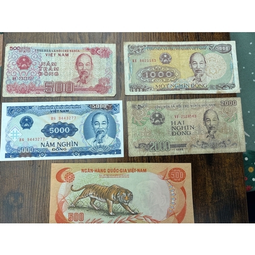118 - Small collection of 5 Vietnam banknotes including the popular tiger design 500 Dong note, along with... 
