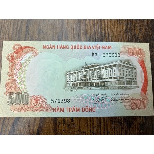 118 - Small collection of 5 Vietnam banknotes including the popular tiger design 500 Dong note, along with... 