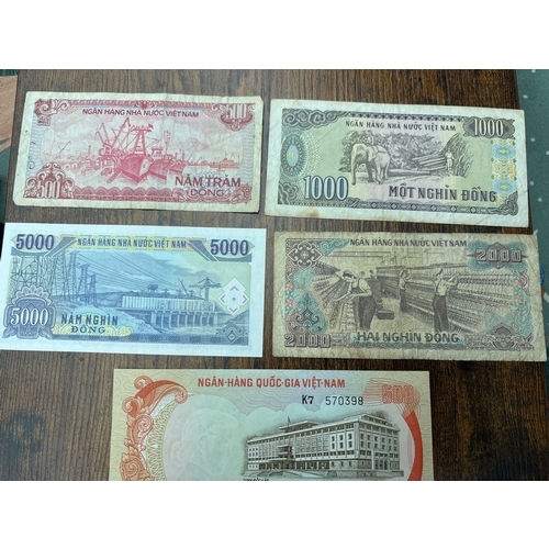 118 - Small collection of 5 Vietnam banknotes including the popular tiger design 500 Dong note, along with... 
