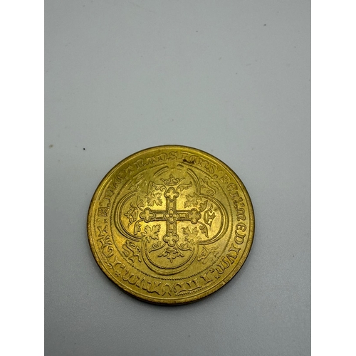 670 - Replica souvenir coin. A reproduction of an Edward III Double Leopard gold coin from 1344