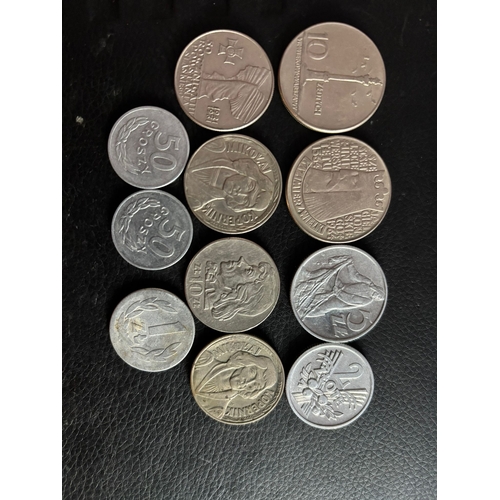 24 - Collection of vintage Polish coins dating mainly from the Communist / PRL era, including 50 Groszy, ... 