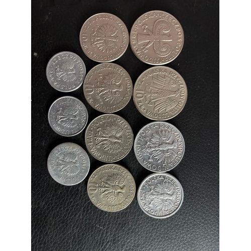 24 - Collection of vintage Polish coins dating mainly from the Communist / PRL era, including 50 Groszy, ... 