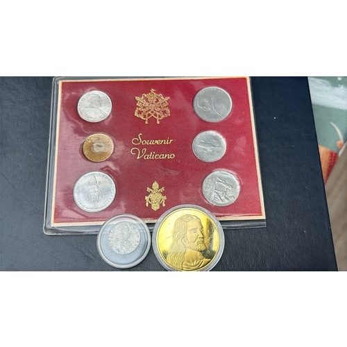 60 - Interesting mixed group of Vatican City and Christian devotional collectables including:  * vintage ... 